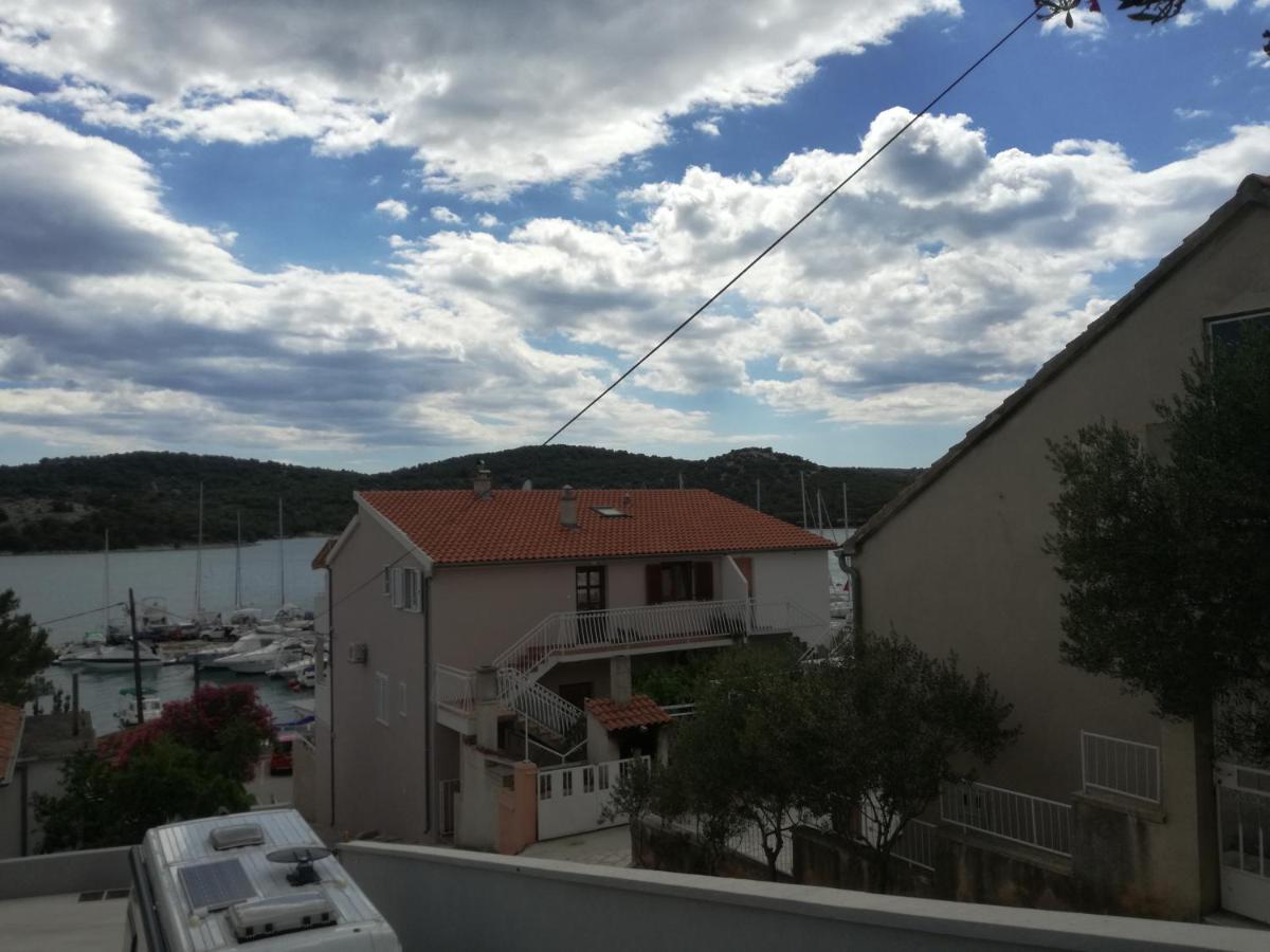 Apartments Nera Тисно Экстерьер фото