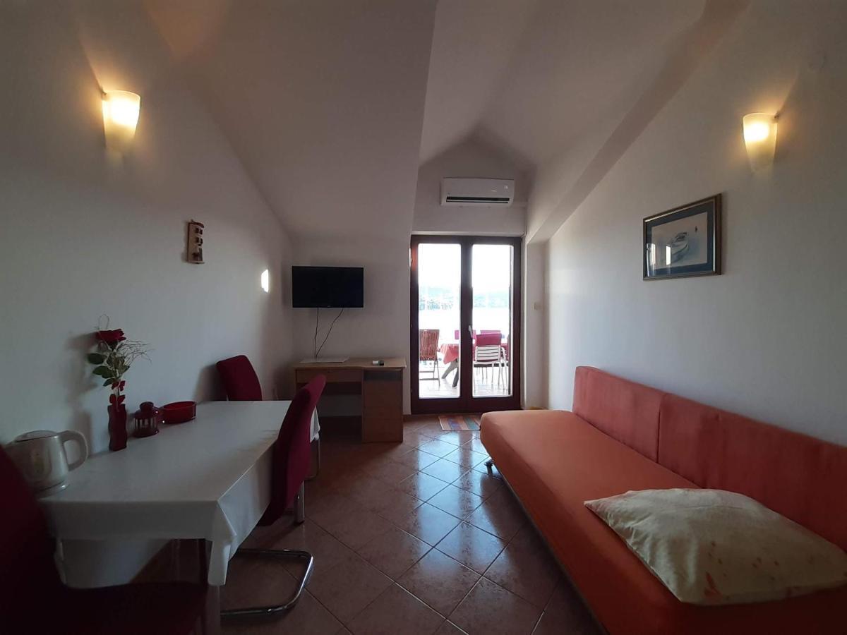 Apartments Nera Тисно Экстерьер фото